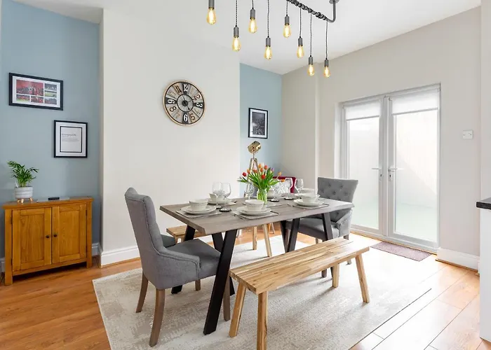 Watford House - Air Host & Stay - 3 Bedroom Period House