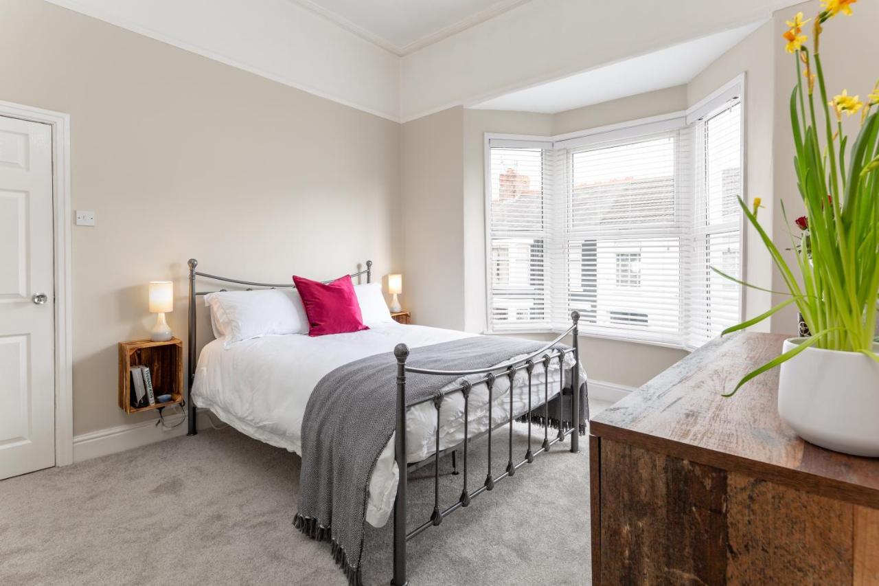 Watford House - Air Host & - 3 Bedroom Period House Holiday home Liverpool