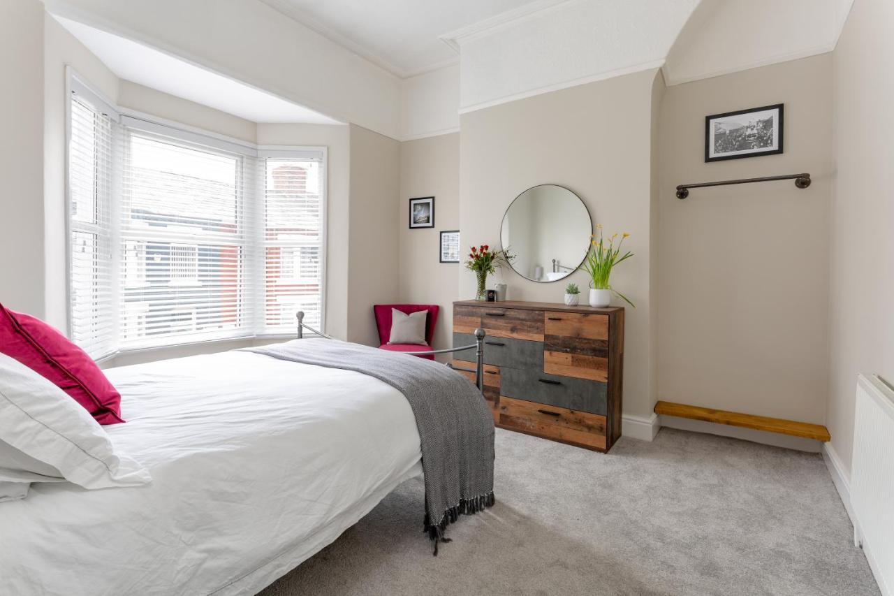 Watford House - Air Host & - 3 Bedroom Period House Holiday home