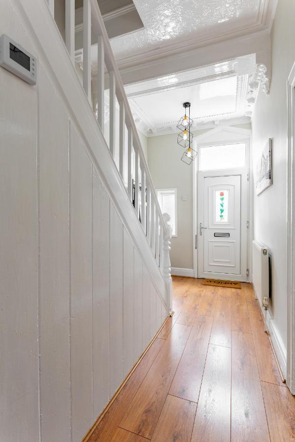 Watford House - Air Host & - 3 Bedroom Period House Holiday home *