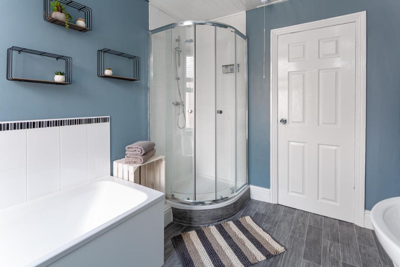 Holiday home Watford House - Air Host & - 3 Bedroom Period House