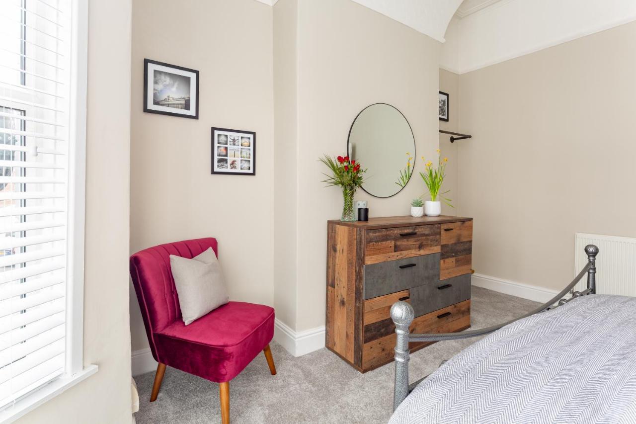 Watford House - Air Host & - 3 Bedroom Period House Holiday home